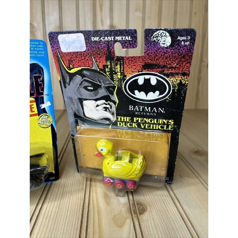 VTG 1989 Ertl Batman Batmobile 1:43 Die-Cast Metal 1991 Penguins Duck Vehicle‎